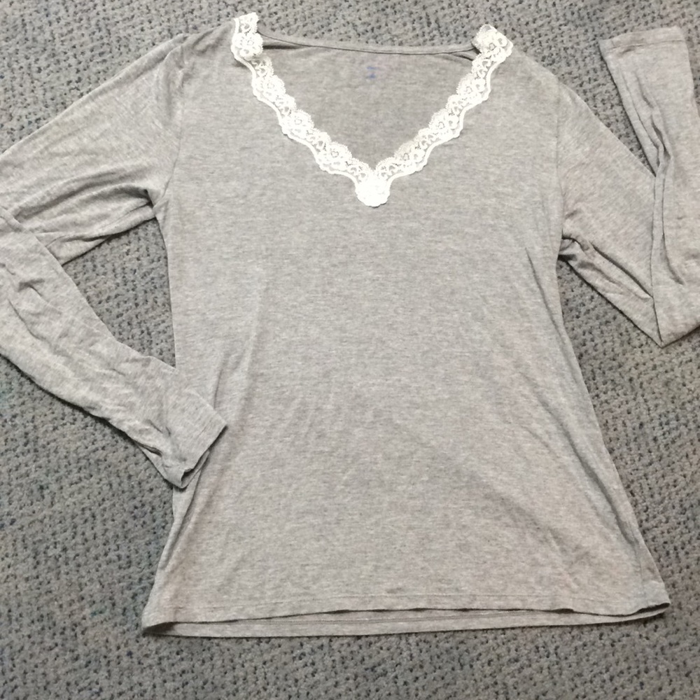 Long sleeve grey shirt
